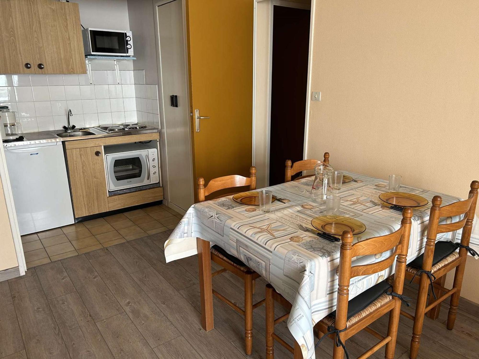 Appartement 2 Pieces Avec Balcon Et Parking A Saint-Gilles-Croix-De-Vie - Fr-1-224-39 Ngoại thất bức ảnh